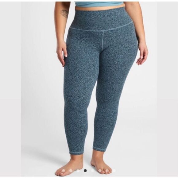Athleta Salutation Stash Pocket Textured 7/8 Tight Blue Cheetah Leopard - Picture 1 of 9